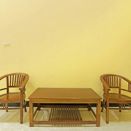 Oyo 931 Dara Dewi Homestay Джокьякарта Экстерьер фото