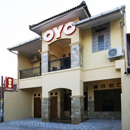 Oyo 931 Dara Dewi Homestay Джокьякарта Экстерьер фото