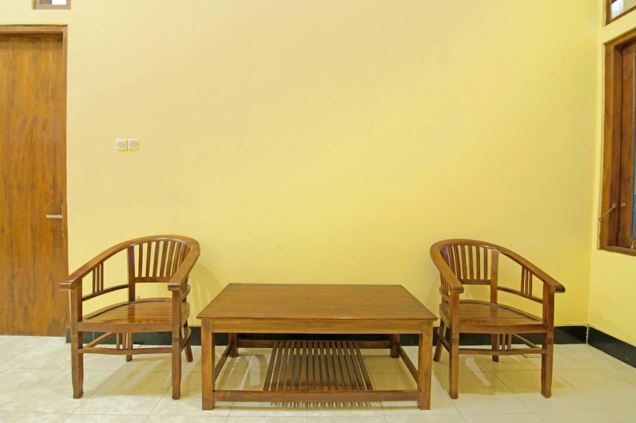 Oyo 931 Dara Dewi Homestay Джокьякарта Экстерьер фото