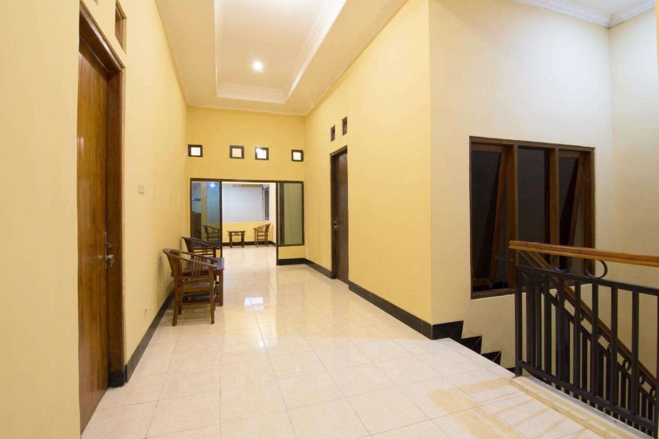 Oyo 931 Dara Dewi Homestay Джокьякарта Экстерьер фото
