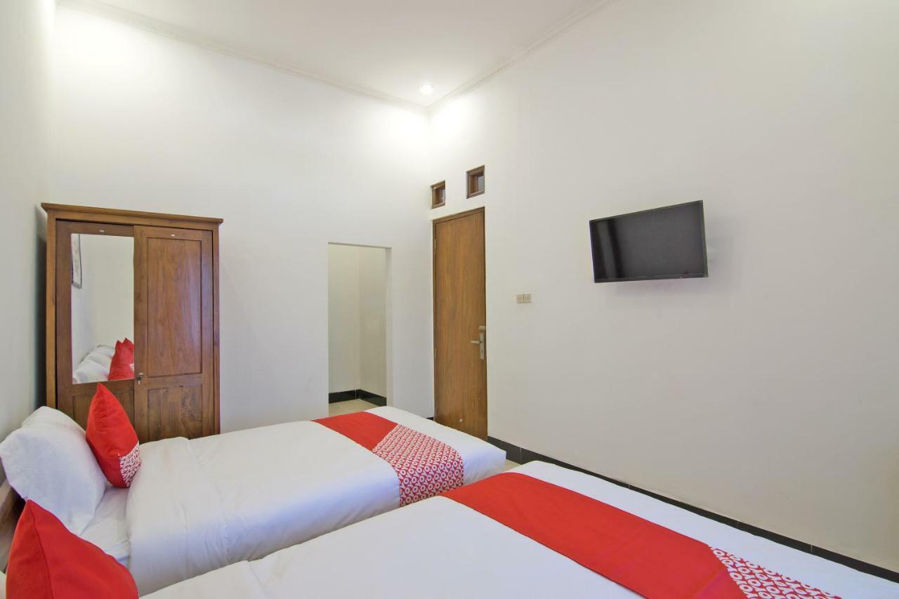 Oyo 931 Dara Dewi Homestay Джокьякарта Экстерьер фото