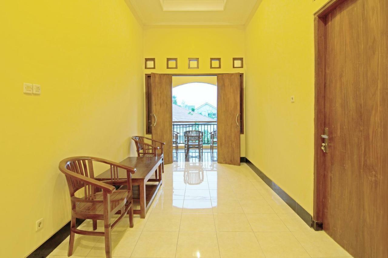 Oyo 931 Dara Dewi Homestay Джокьякарта Экстерьер фото