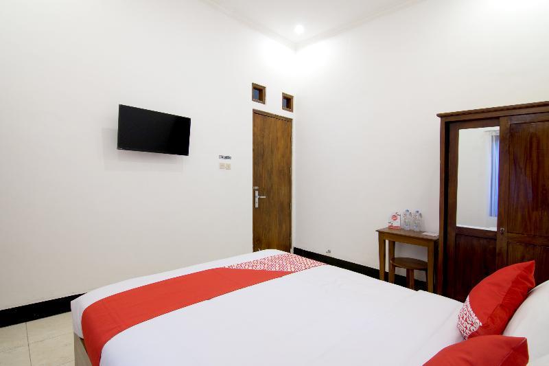 Oyo 931 Dara Dewi Homestay Джокьякарта Экстерьер фото
