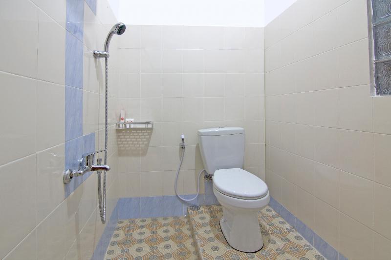 Oyo 931 Dara Dewi Homestay Джокьякарта Экстерьер фото